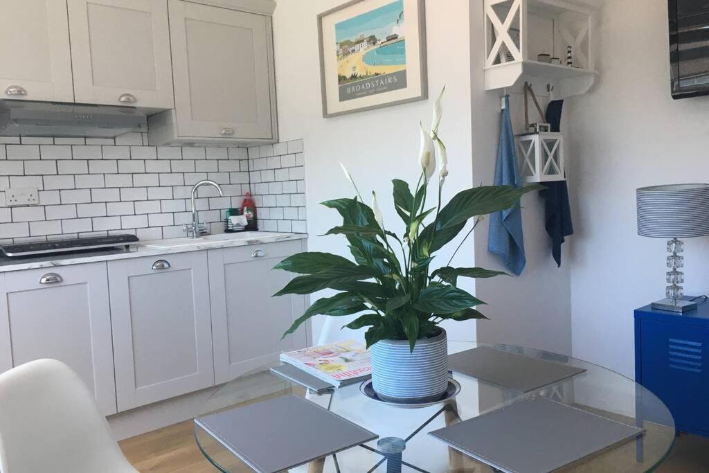 Stylish Holiday Let In Central Broadstairs Apartment Екстериор снимка